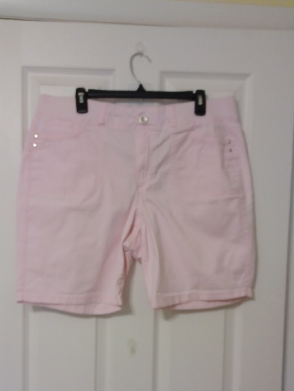 Gloria Vanderbilt Sz 16, Pale Pink Mid-Rise Women's Bermuda Shorts. NWOT